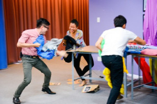 Project runway thí sinh căng thẳng, chân dài ‘thót tim’