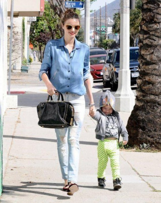 ‘Săm soi“ street style cực chất của mẹ con Miranda Kerr