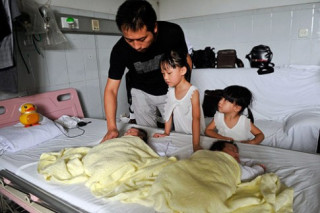 Sản phụ tử vong, chồng và 4 con sống 1 tháng trong bệnh viện