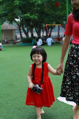 Siêu mẫu nhí: Cô bé váy đỏ Khánh Linh