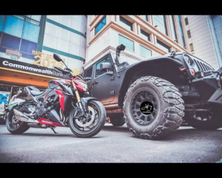 Suzuki GSX-S1000 tự tin khoe dáng giữa lòng Sài Gòn.