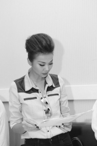 Thanh Hằng nghiêm túc trong vai trò chỉ đạo