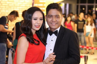 Thanh Thúy “khổ sở” vì mặc váy đuôi cá
