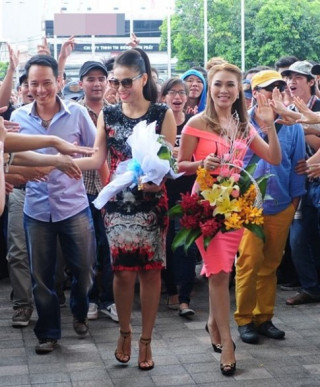 Thu Minh nổi bật với cây hàng hiệu trăm triệu