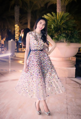 Thủy Tiên xinh đẹp như công chúa trong đêm tiệc