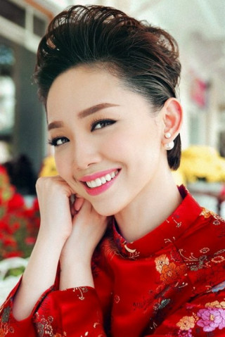 Tóc Tiên đẹp “khó cưỡng” với áo dài Tết