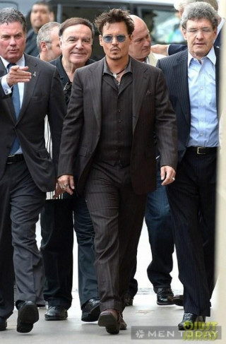 Tom Cruise và Johnny Depp đọ vẻ điển trai
