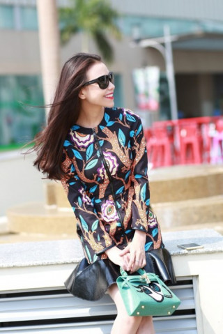 Trà Ngọc Hằng ‘đụng’ váy hiệu với Phạm Băng Băng