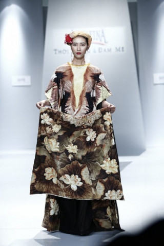 Trang Khiếu liên tục làm vedette kết show