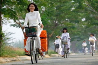 Trang phục đa diện trên màn ảnh của Hà Tăng