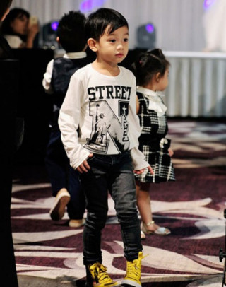 Tuyển tập quần jeans chất lừ của con trai Hồ Ngọc Hà