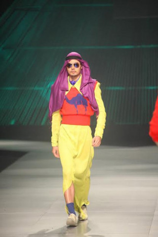 VIFW 2014: Hoa mắt với váy độc đáo cho nam giới