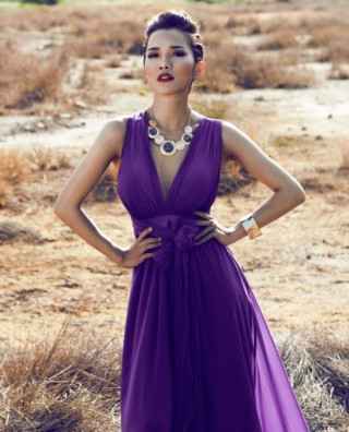 Vợ sắp cưới Ưng Hoàng Phúc “nổi loạn” giữa đồng hoang