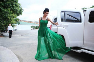 Xuân Lan “hóa” ngọc lục bảo giữa bộ tứ quyền lực