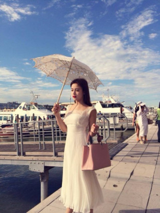 4 hot girl đẹp lên trông thấy sau khi sinh con