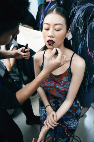 4 xu hướng làm đẹp đáng chú ý từ Vietnam Designer Fashion Week