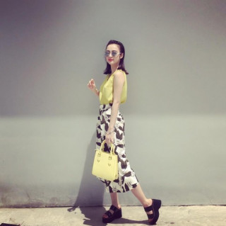 Angela Phương Trinh được khen đẹp hơn khi không mặc hở