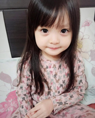 Bé 4 tuổi trở thành thần tượng mới ở Hàn Quốc vì quá xinh