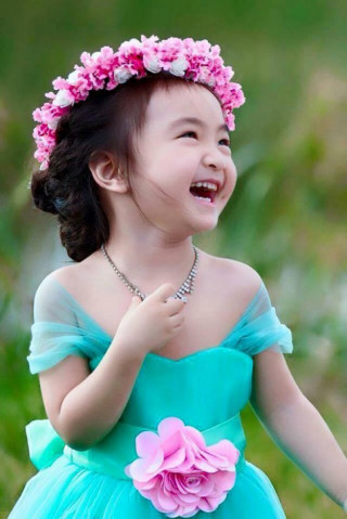 Bé gái Lâm Đồng đẹp như thiên thần “đốn tim” dân mạng