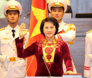 Bí mật sau tà áo dài của Chủ tịch QH Nguyễn Thị Kim Ngân