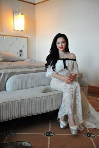 Bóc mác váy hàng hiệu của Lý Nhã Kỳ tại Cannes 2013