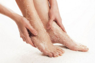 Cách chăm sóc đôi chân mịn màng trong mùa khô