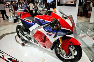 Cận cảnh Honda RC213V-S “bằng xương bằng thịt” tại Việt Nam Motorcycle Show 2016