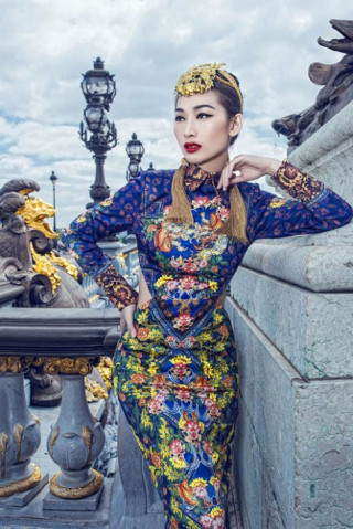 “Chân dài” Quỳnh Thy lộng lẫy giữa kinh đô Paris