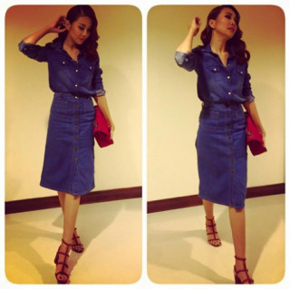 Chân váy denim cài cúc “hút” sao Việt sành điệu