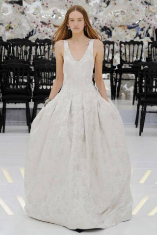 Christian Dior “giản dị hóa” thời trang cao cấp