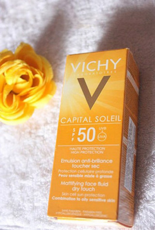 Đánh giá kem chống nắng Vichy Capital Soleil.