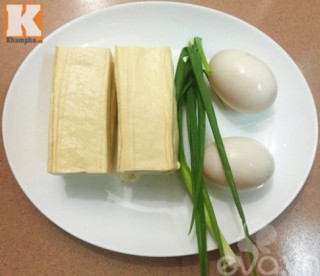 Đậu phụ sốt trứng muối đơn giản mà ngon