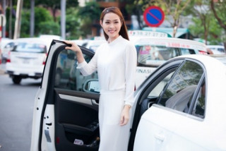 Diệp Bảo Ngọc lái xế sang đến ủng hộ Ngô Thanh Vân