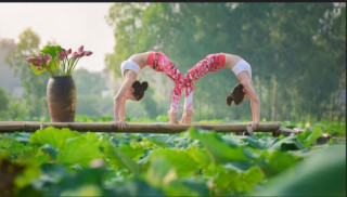 Đôi bạn thân 36 tuổi Hà Nội khoe thân hình tuyệt đẹp nhờ yoga
