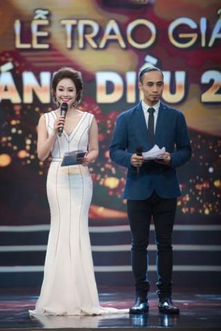 Dương Hoàng Yến - MC Thùy Linh như chị em sinh đôi