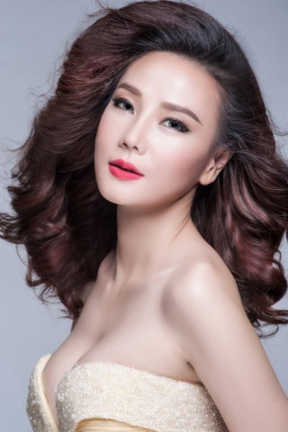 Dương Yến Ngọc khoe vòng 1 táo bạo sau ly hôn