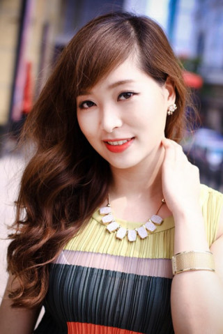 Eva đẹp: Cô chủ shop ‘mê mệt’ váy maxi