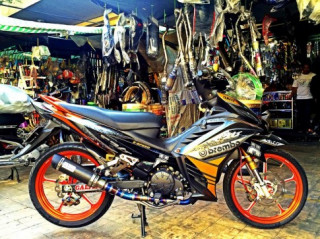 Exciter 135 phong cách tem đấu cùng nhiều đồ chơi hàng hiệu