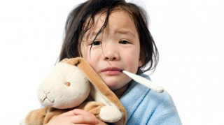 “Giật mình” với 10 hiểu lầm về sốt ở trẻ em