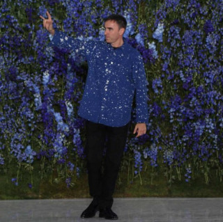 Giới thời trang sốc khi Raf Simons chia tay Christian Dior