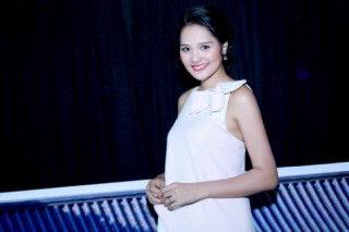 HH Hương Giang khoe bụng bầu 7 tháng tại sự kiện