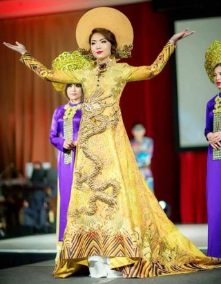 HH Jennifer Chung lộng lẫy với áo dài rồng phượng