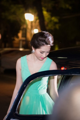 HH Thu Thảo tỏa sáng với đầm xanh bạc hà