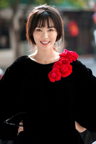 Hoa hậu Thu Thủy tái xuất showbiz đầy phong cách
