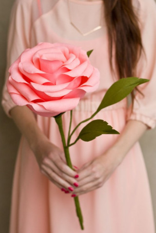 Hoa hồng giấy khổng lồ cho nàng điệu đà ngày Tết
