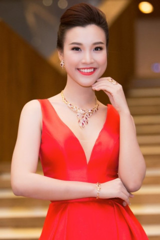 Hoàng Oanh ngày càng sexy vì được bạn trai cho phép