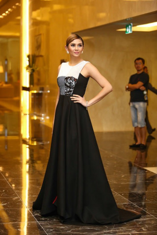 Hoàng Yến vẫn diễn catwalk dù đã tuyên bố giải nghệ