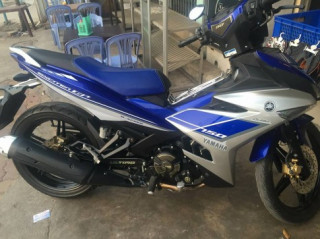 Hỏi bệnh Exciter 150: bánh trước hơi đảo, buông tay một đoạn thì xe lắc qua lắc lại