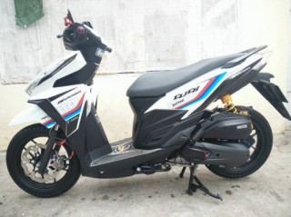 Honda Click 125i độ tem đấu đầy phong cách với nhiều đồ chơi hàng hiệu