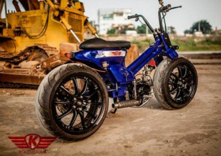 Honda Cub độ một gắp cùng dàn chân ôtô đầy phong cách